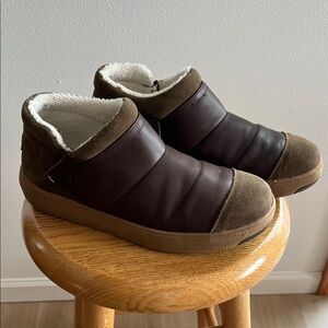 Stio, women’s slip on shoes, size 10